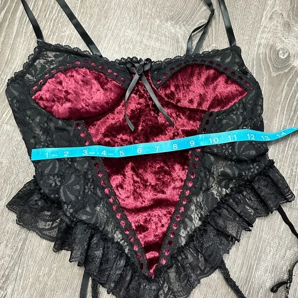 Lingerie top with clasps - Picture 4 of 6